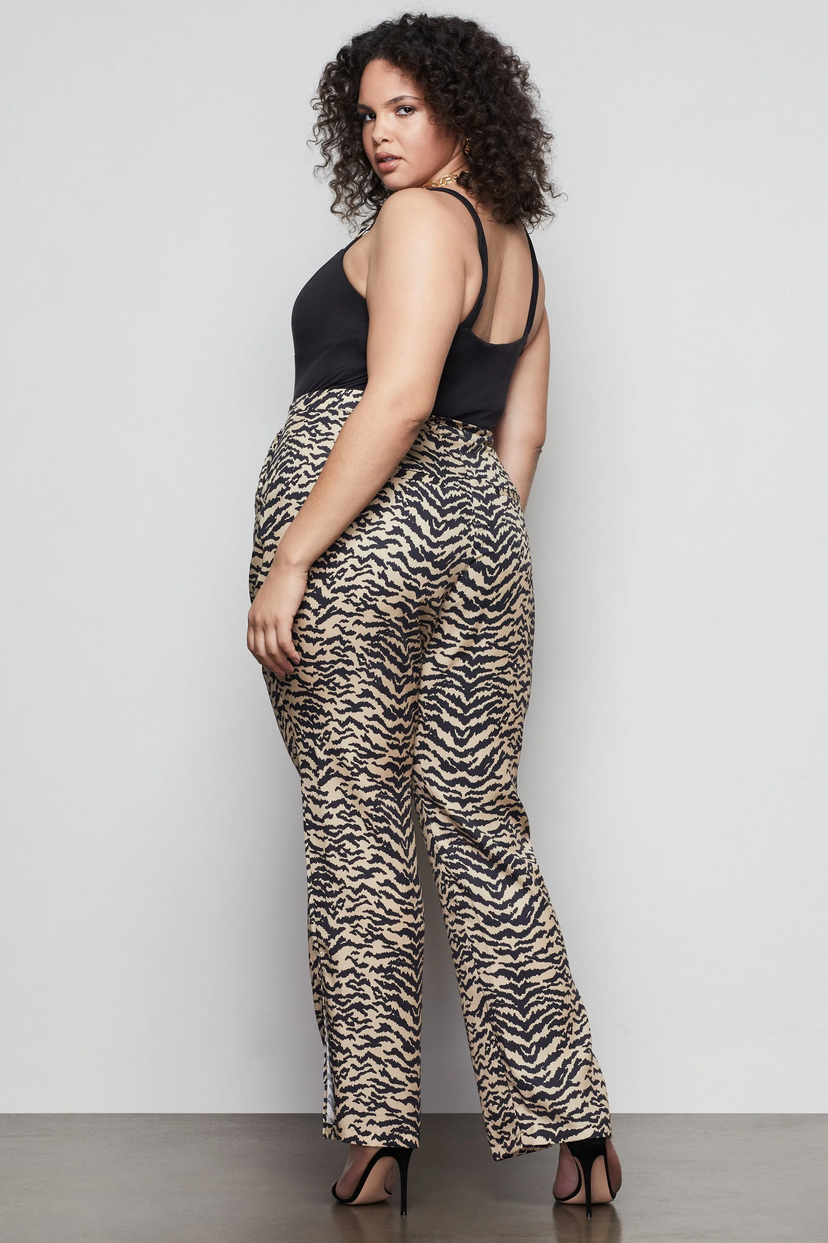 EXEC FLARED PANT | SAND ZEBRA001