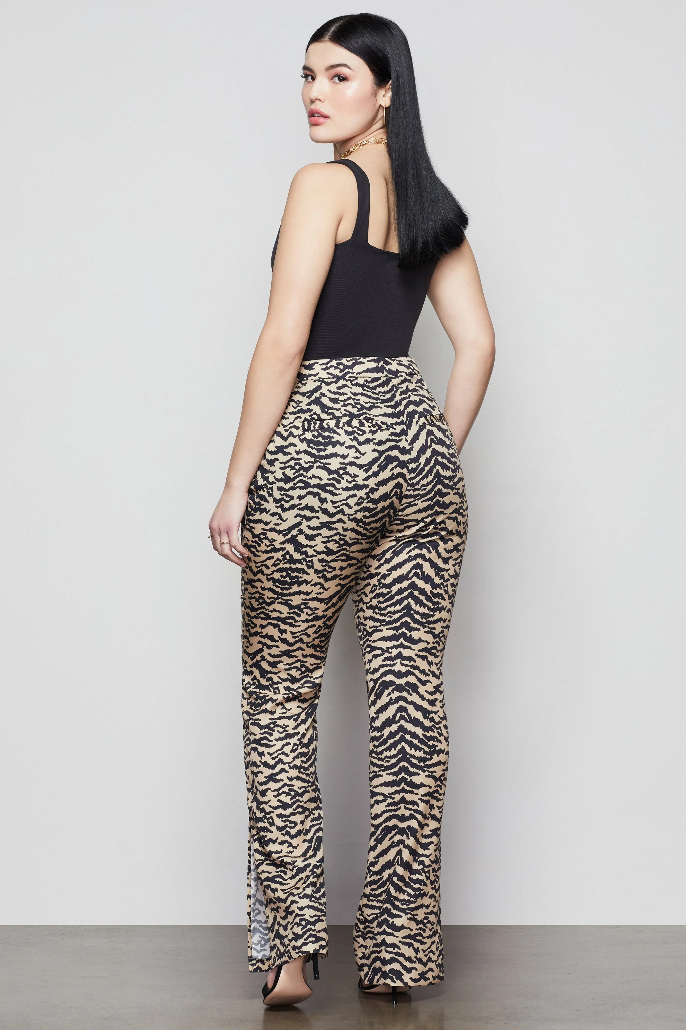 EXEC FLARED PANT | SAND ZEBRA001