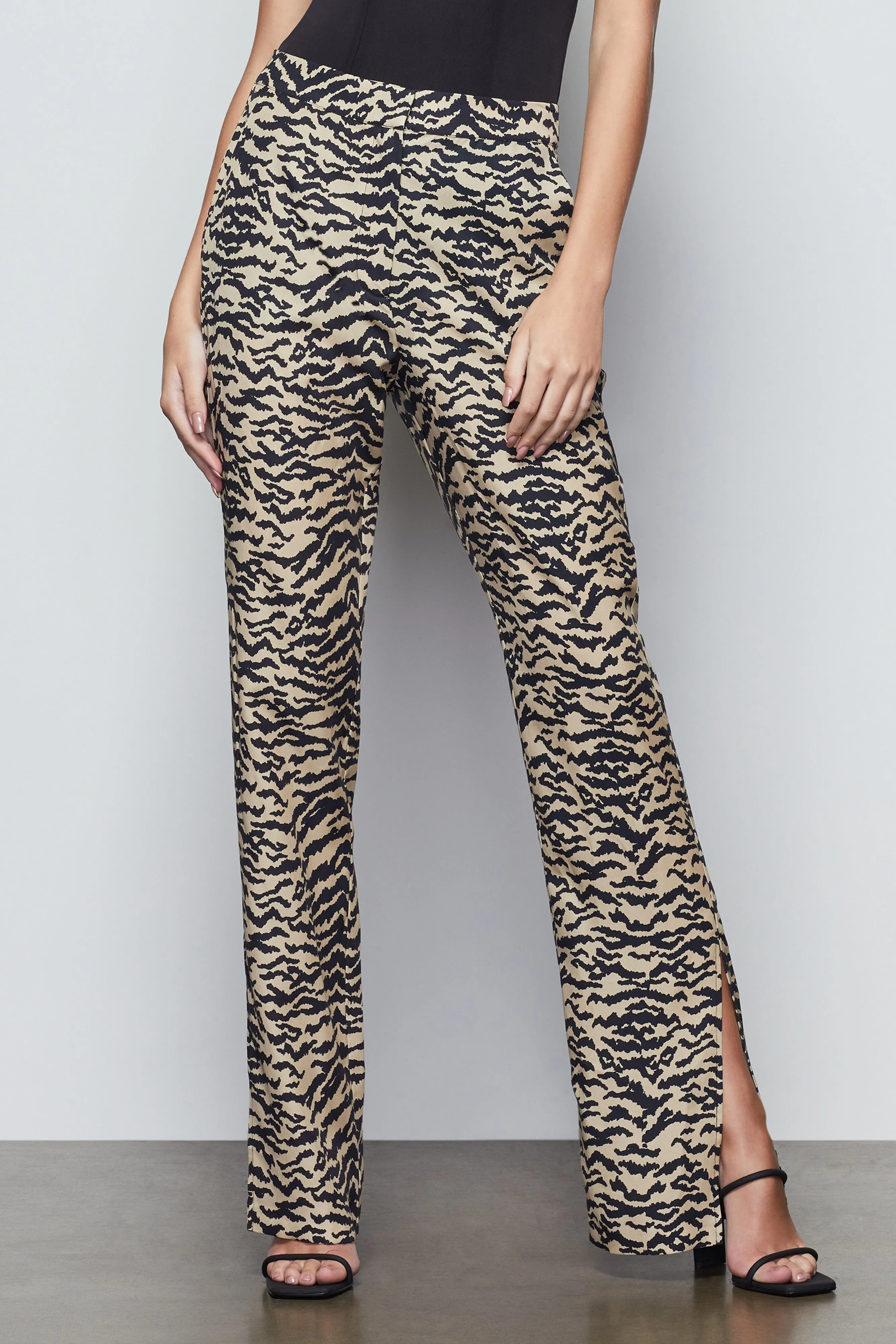 EXEC FLARED PANT | SAND ZEBRA001