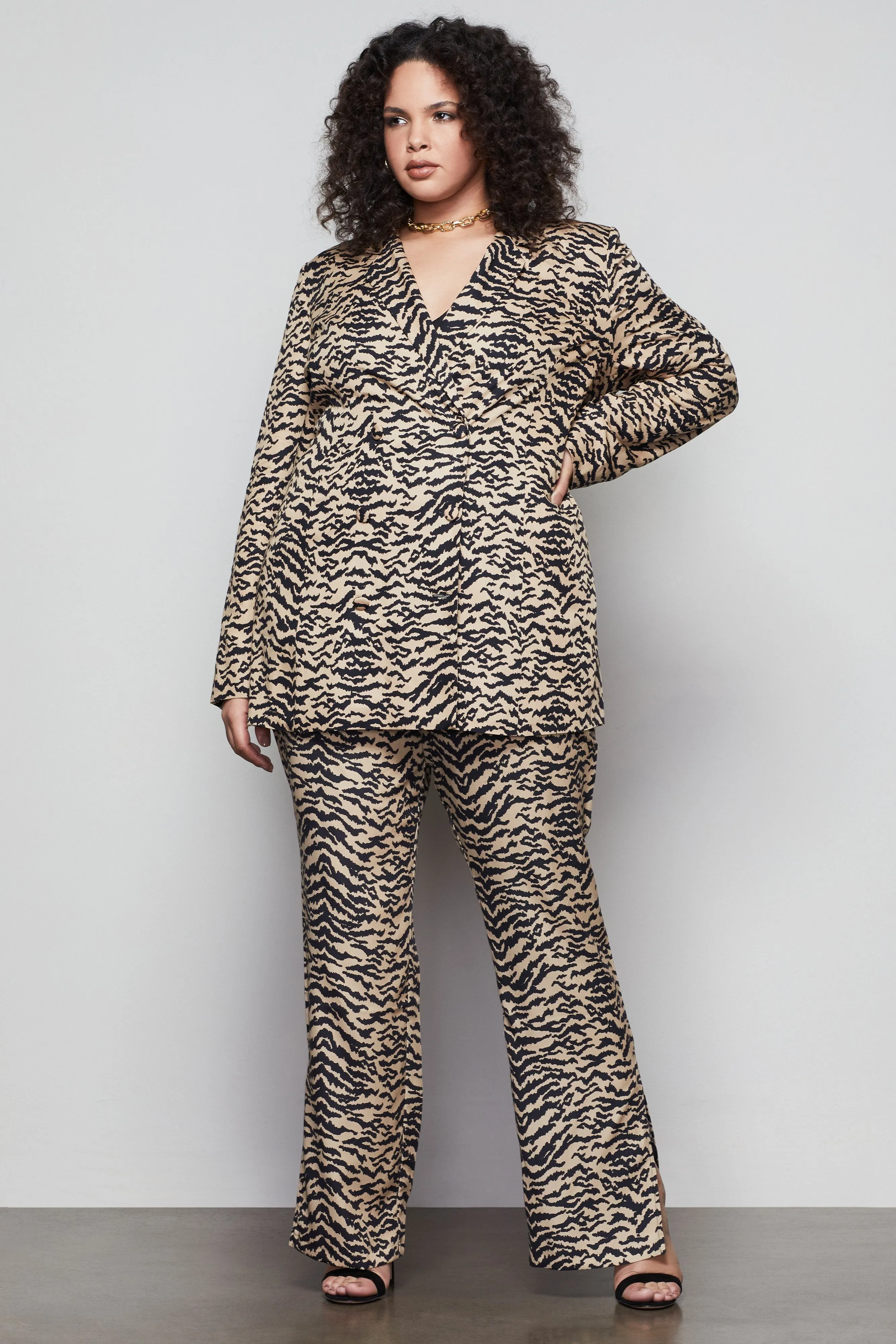 EXEC FLARED PANT | SAND ZEBRA001