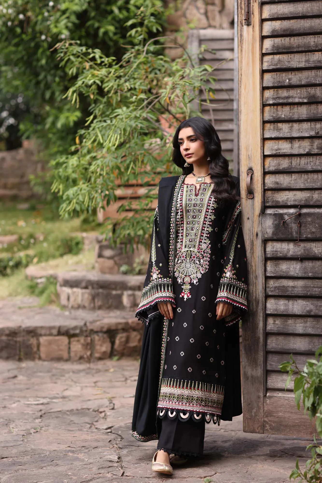 Saadia Asad Suzaankari Luxury Winter with Shawl – D5