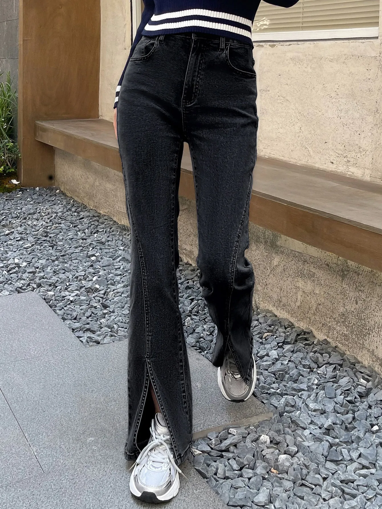 SHEIN DAZY Kpop Split Hem Flare Leg Jeans